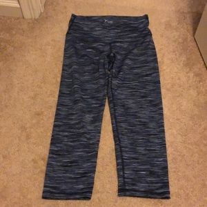 B1G1 1/2 off ☺️ Capri active leggings